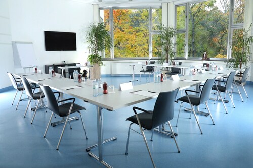 College Garden Hotel