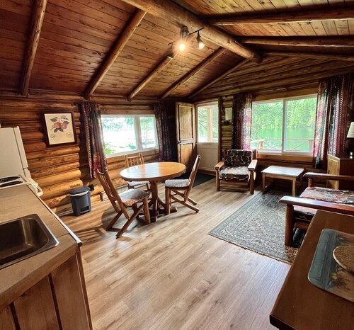 Kan-à-Mouche Pourvoirie Auberge et Chalets