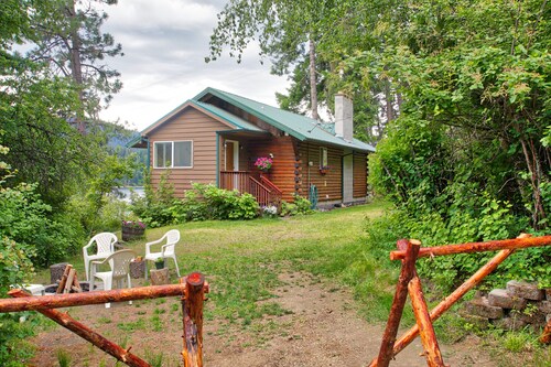 Cozy & Relaxing Cabin w/ Paddle Boards, Pedal Boat, Canoe, Kayak and more!