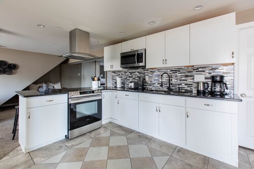 NEW Renovated Guest Suite | 30 min to DIA & DEN