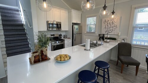 2026 Open Private heated pool hot tub large deck blocks to Berrien beach