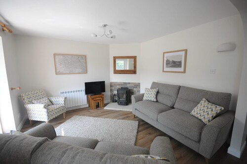 Lock Cottage, 3 bed cottage (sleeps 6) in Lockton nr Pickering