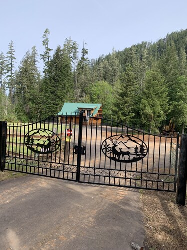 6 BDRM Log Cabin on Big Fall Creek