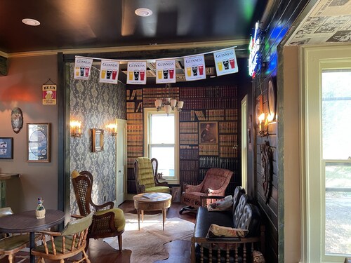 Irish Pub & Inn