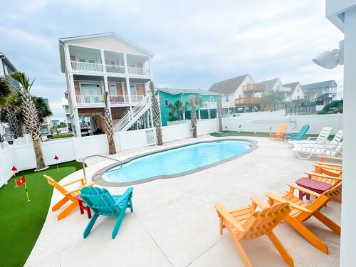 Breathtaking ocean views, 6BR, 5BA, private pool, putting greens, and game room!