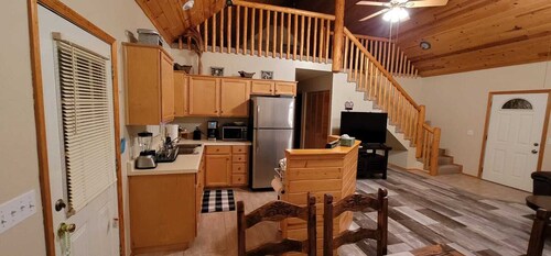 Cozy Cabin in a River Community