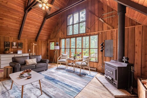 Charming A-Frame @ Mt. Rainier~Nature~Relax! Pet Friendly!