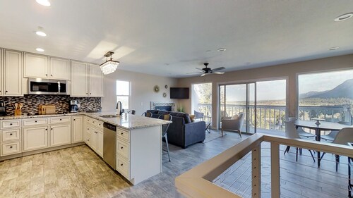 Dream location- Mountain Views, Reservoir trails, small town, close to USAFA