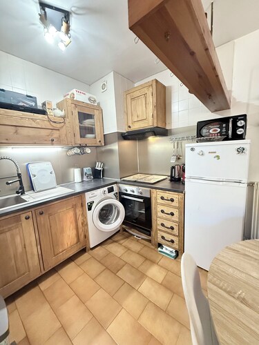 Cosy apartment, terrace, parking and ski room