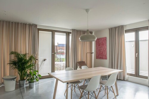 Tranquil Urban Escape: 2-BDR Retreat in Ghent