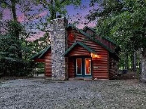 Excellent location! Water view from porch, short drive to Lake and Beavers Bend!