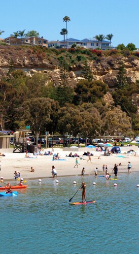 Walk to Beach & Harbor 2 - Lantern District