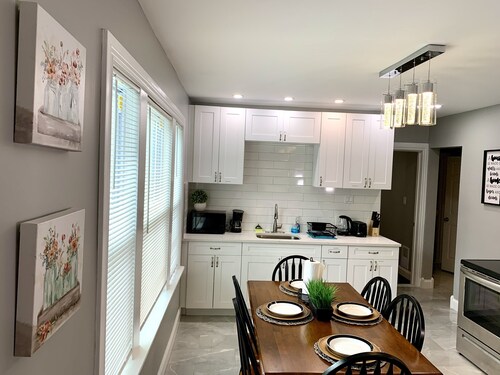 The Horseshoe Falls Villa- 6BR Free Parking, Minutes From Falls & Casino
