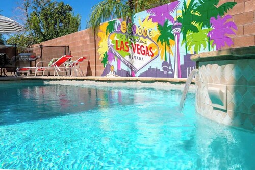 Fun in the Sun - Luxury 4BR Vegas Home w Pool!