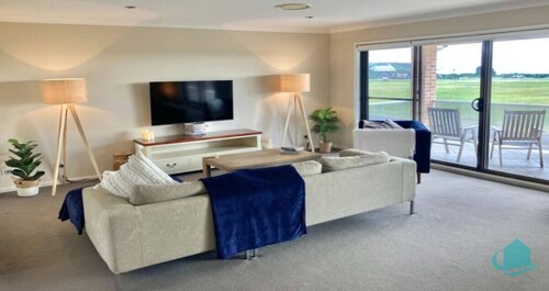 Sea Sounds - Ultimate beachhouse with views