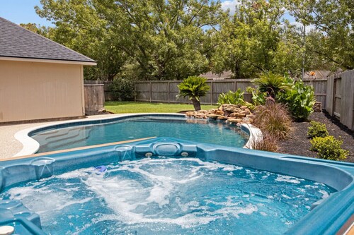 Upscale Cypress Stay Pool, Hot Tub, EV, Sleeps 20