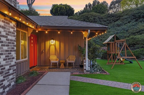 Cozy Coastal Hangout-Pool, Spa & Game Night Ready!