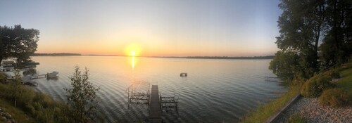 LARGE Group Lake Home-Enjoy and relax year round