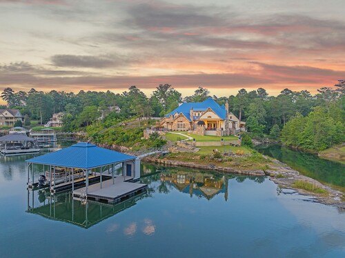 NEW! Country Villa: Dock, Pool, Spa, Waterfall, Grotto, Firepit, Fishing hole.