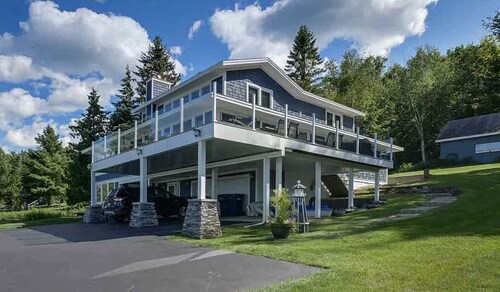 Lake Charlevoix Lake House, 1 mile to Boyne City, 7 miles to Ski Boyne Mountain.