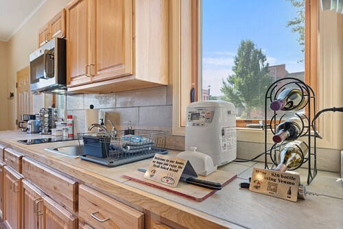 Downtown Retreat - Cozy Getaway! Studio for 2, Local Golfing 50% Off!