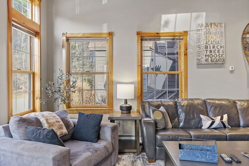 Twitchell Brook Townhouse 03  | 3 Bed, 2.5 Bath