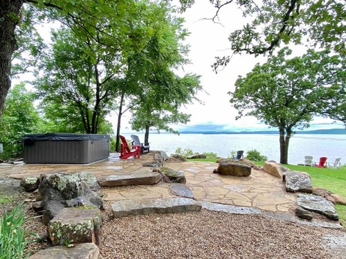 Jewell of Eufaula! Lake view, hot tub, & fire pit!