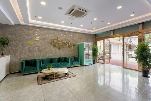 GreenTree Inn Express Hotel (Shanghai Songjiang Sports Center Subway Station)