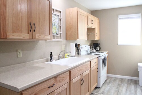 Peaceful and beautiful 2 bedroom 1 bathroom condo with full kitchen.