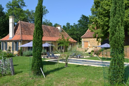 TREMOLAT: Renovated Perigord farmhouse with heated pool and air conditioning.