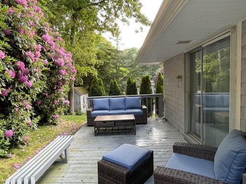 Charming Osterville Getaway – Walk to Village & Beach!