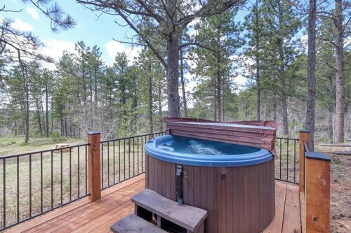 Serenity Ridge Retreat – Cozy Cabin with Hot Tub & Mountain Views Near Terry Peak