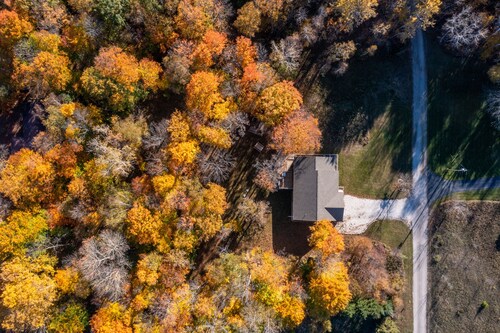 Door County Retreat. Walk to Kangaroo Lake.