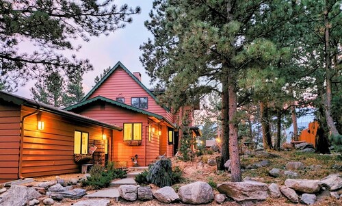 Private Mountain Tranquility for large families near Rocky Mountain National Pk!