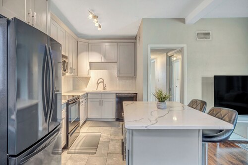 4 Bedroom 2 Bath Pet-Friendly Pool Home Orlando Airport