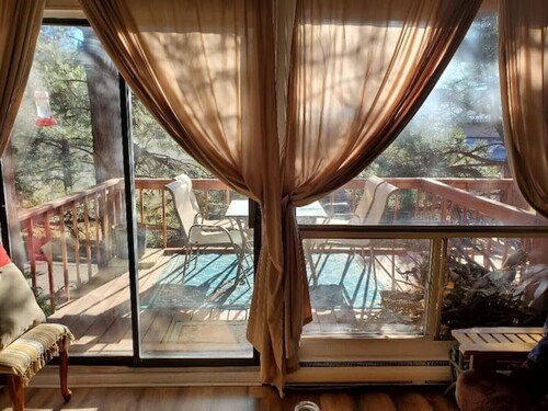 Tree Top - Cozy, quiet, 2nd-story, private condo - 1 Guest only