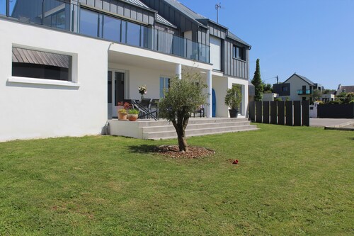 Ideal rental with partial sea view just a stone's throw from the beaches for a perfect stay
