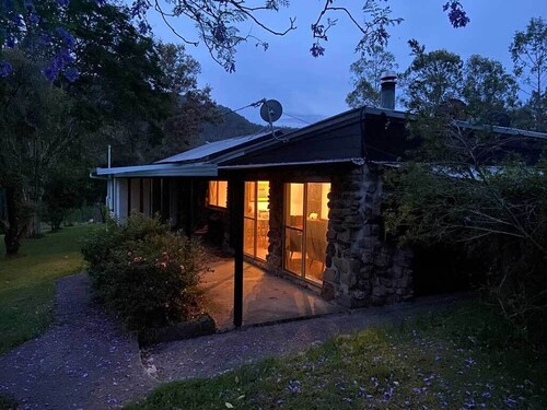 Macleay Valley Wilderness Cottage with Mountain Views Pet Friendly