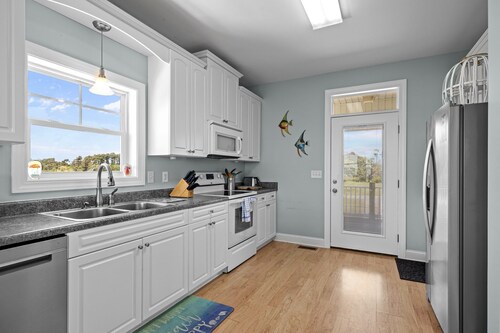 Sound Front, Pet Friendly House with Boat Lift (Dolphin Lookout)