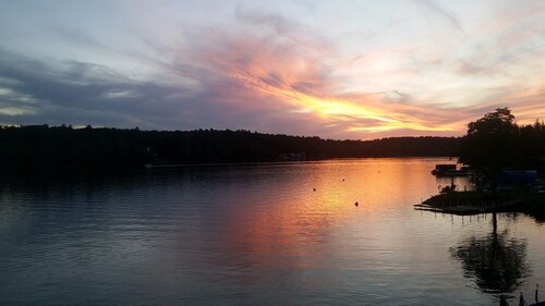 1913 LOVE SHACK Bethel NY Bethel Woods your own Private Dock on LAKE 6 BREWERIES