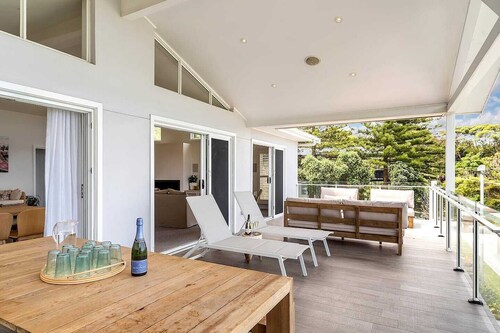 Getawayz NSW -  'Drift' - Absolute Beachfront at Coledale w/ Panoramic Views & Multiple Living Zones