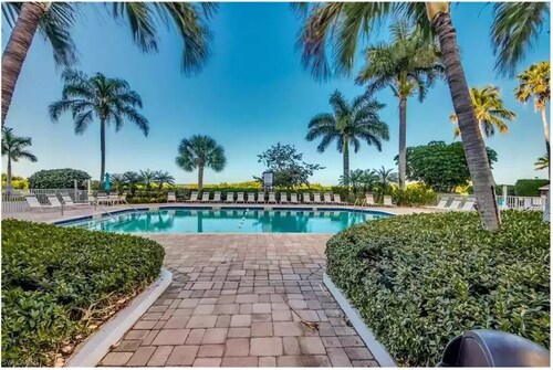 Veteran Owned Beachfront, Sleeps 4.