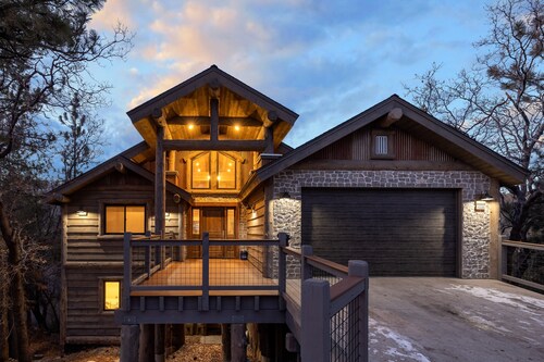 Ponderosa Peak. Stunning Mountain Views. Location. Breathtaking Home. Games and More
