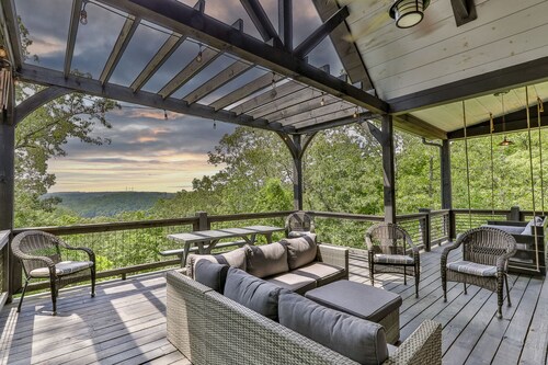 Trapper View Lodge - Mountain Views, Hot Tub/Minimum Age Requirement of 25 yrs o