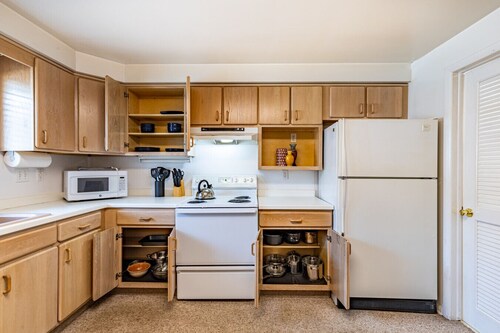 Sunny Home in Private Setting