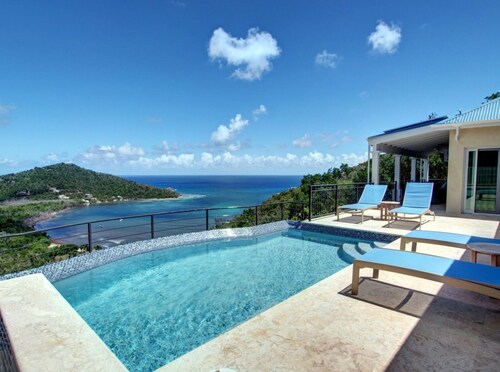 2 bedroom 2 bath, fully ACed, pool w spa, generator Great views of the Caribbean