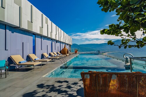 Le Sands Oceanfront Danang Hotel