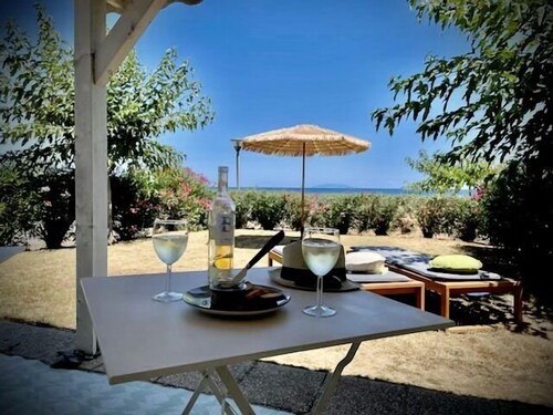 La Casetta Prunete, Villa facing the sea 80m from prunete beach