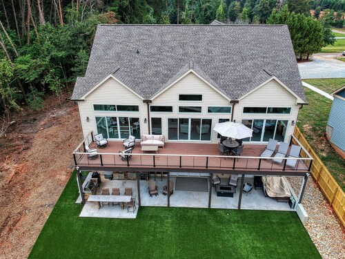 The Hartwell Landing -Lake Hartwell, SC Waterfront Luxury Home Sleeps up to 29