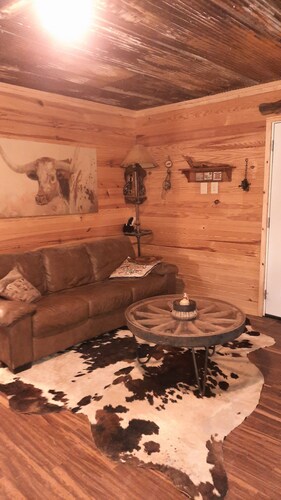 Rustic romantic lakefront cabin!!